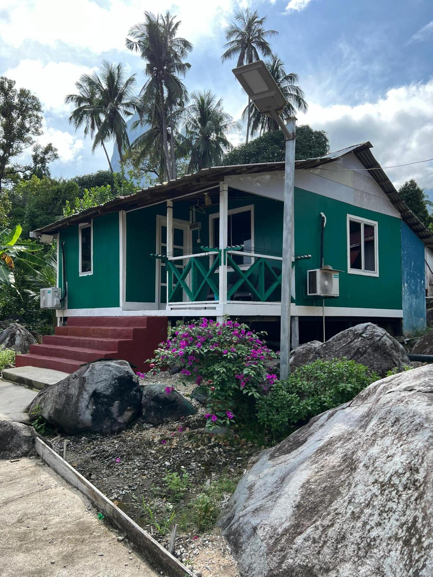 Mukut Coral Chalet Kampong Mukut Eksteriør bilde